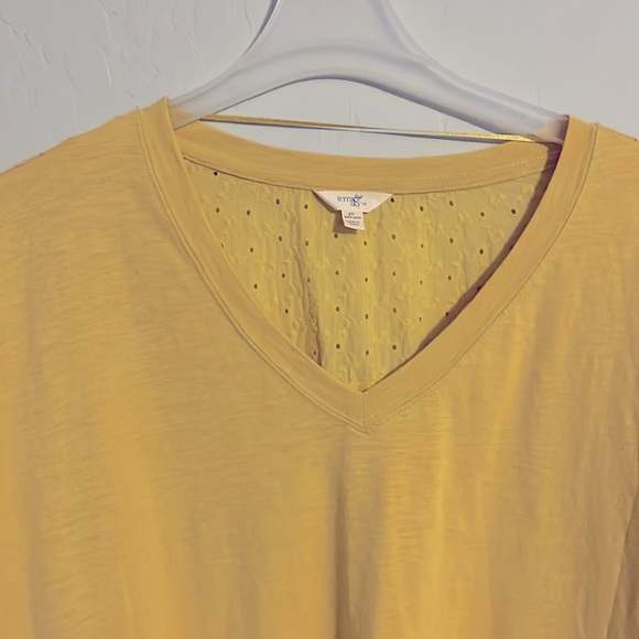 Terra & Sky Women’s Yellow Mixed Media V-Neck Eyelet Top Plus Size 4X (28W-30W) - Picture 7 of 14
